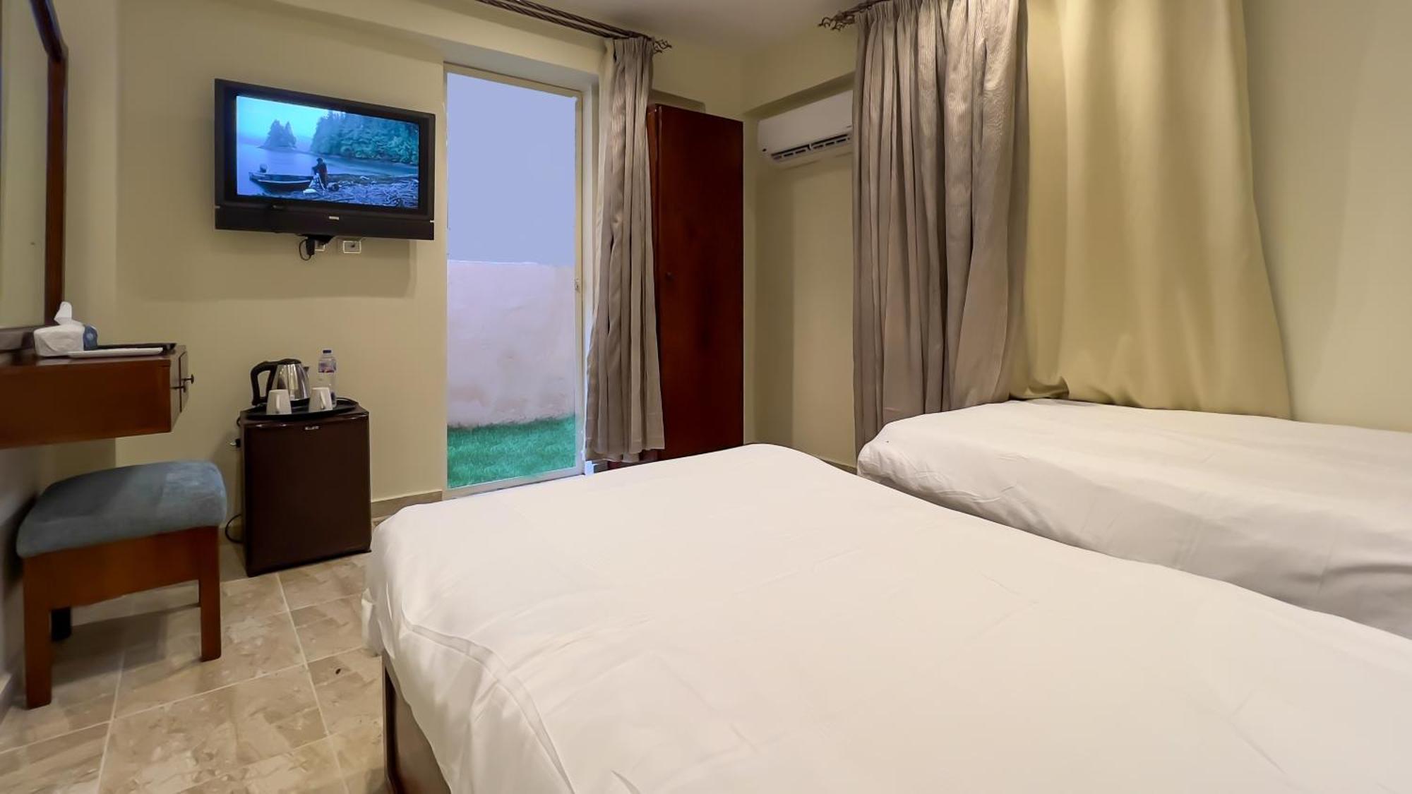 Pyramids Vista Inn Kafrat al Jabal Bagian luar foto