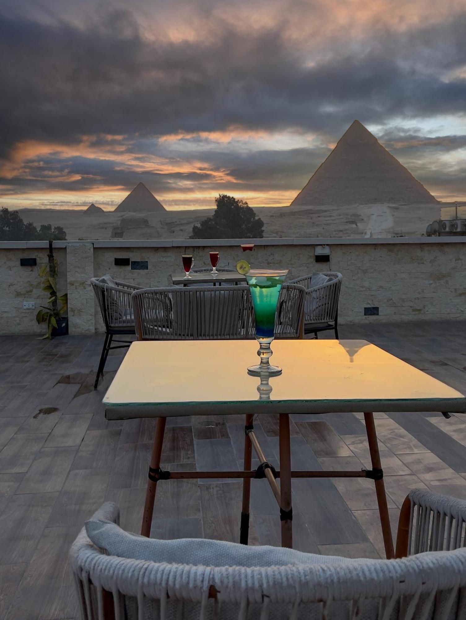 Pyramids Vista Inn Kafrat al Jabal Bagian luar foto